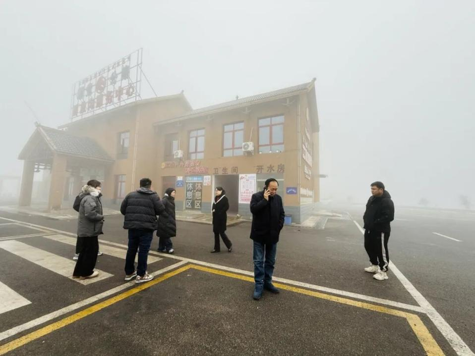 向凉山深处 问暖而行