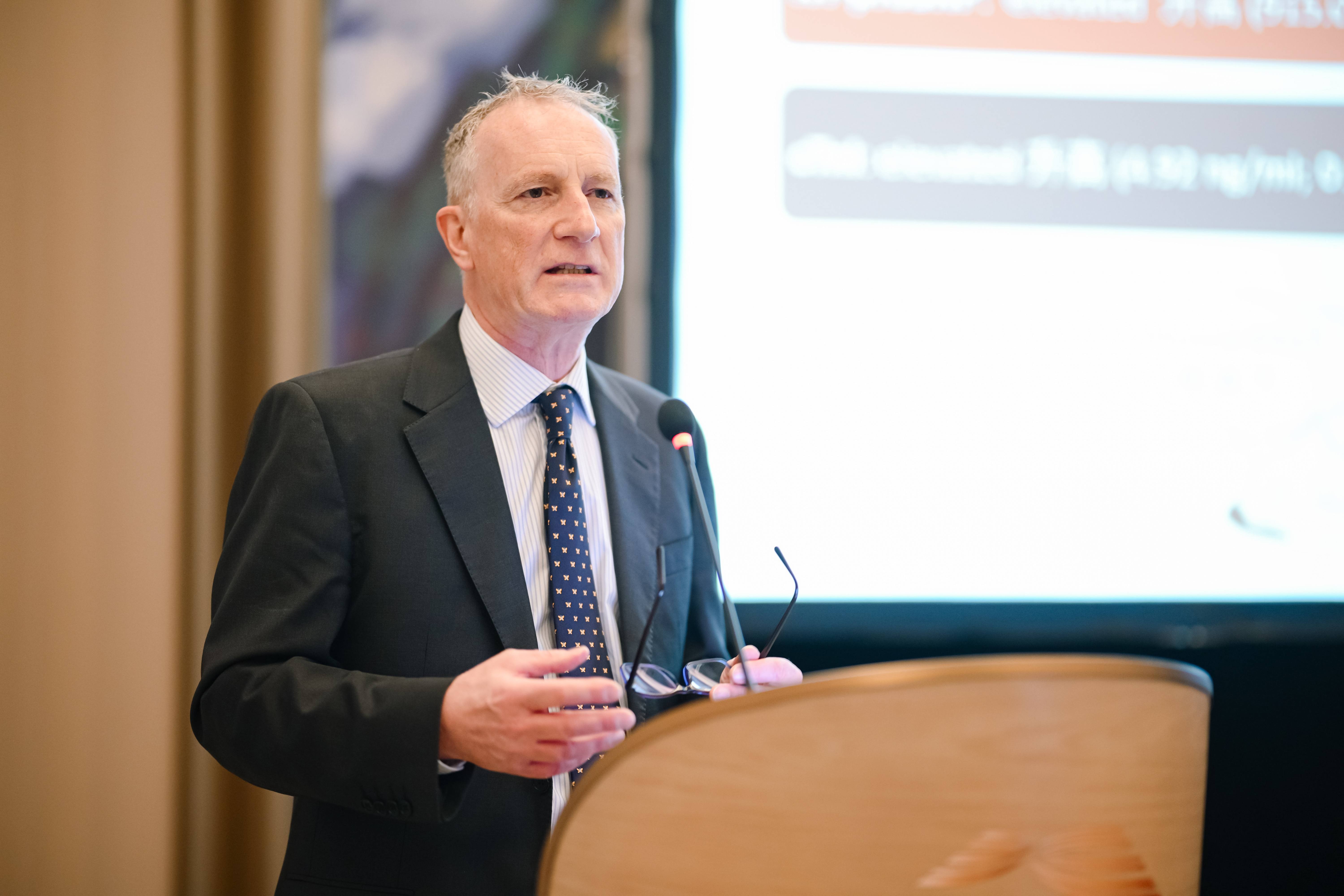 4. Luca Ferasin博士现场分享.JPG