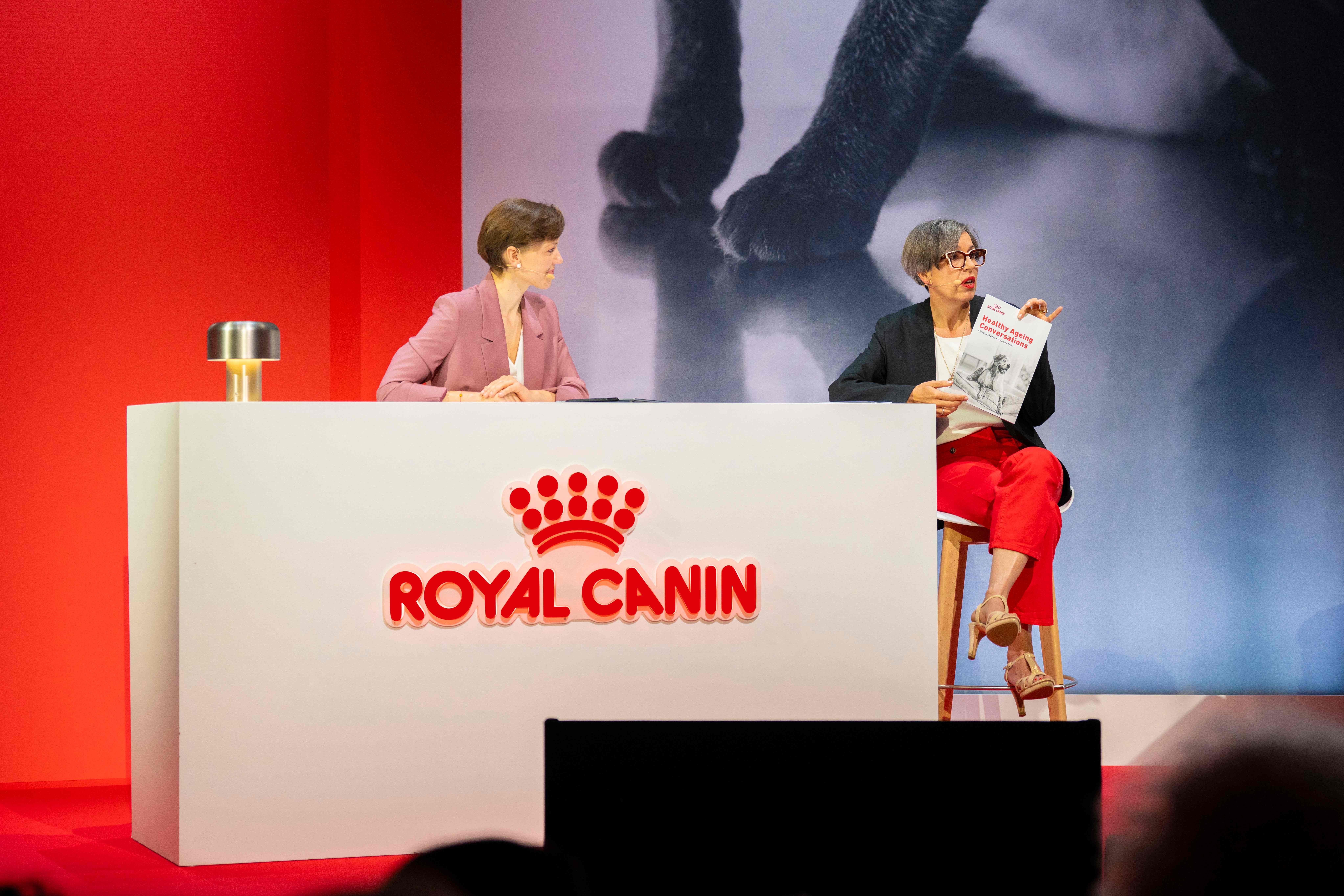 2. 皇家宠物食品全球总裁Cécile Coutens发布《宠物健康老龄化对话指南》.jpg
