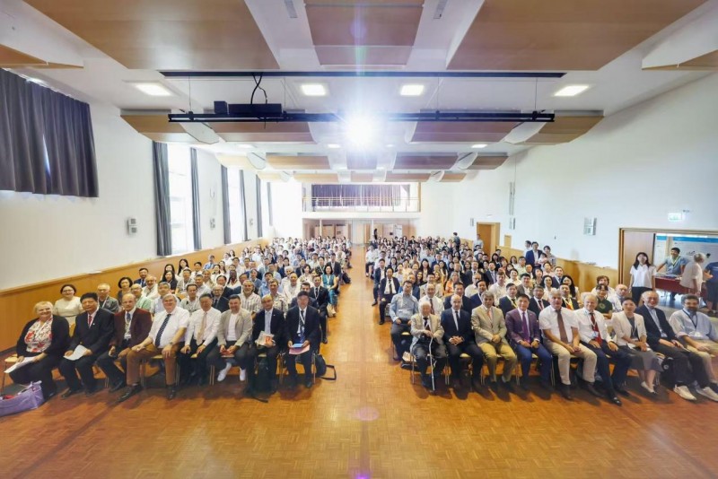 王俊强院长受邀瑞士国际针灸学术研讨会